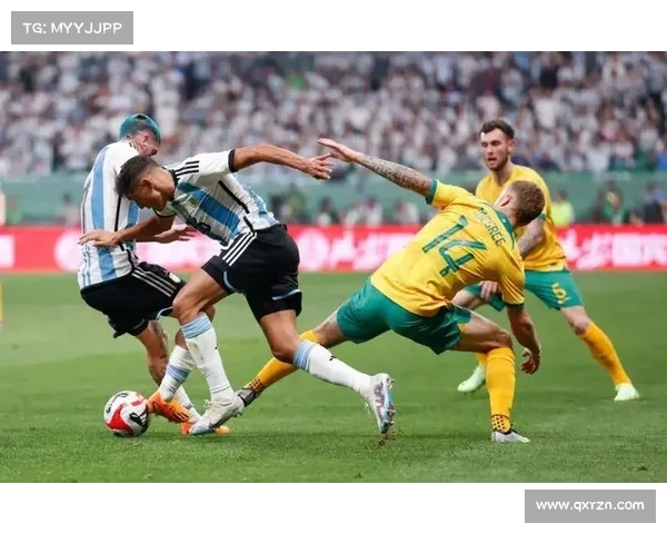 美职联赛感人一幕 小球迷冲入场内拥抱梅西 安保人员暖心放行赢掌声